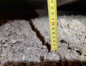 Zateplení stropu rodinného domu pomocí foukané izolace